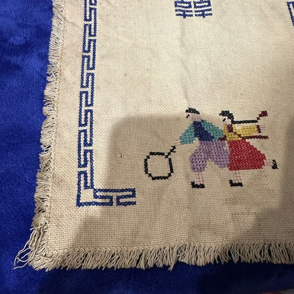 vintage hand embroidered tea towel Folk Art Finger Towel Fringe Edge 9”x15” - Picture 2 of 7